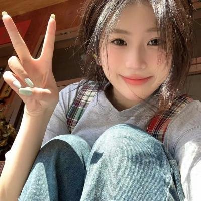 随盲柳入眠的女人